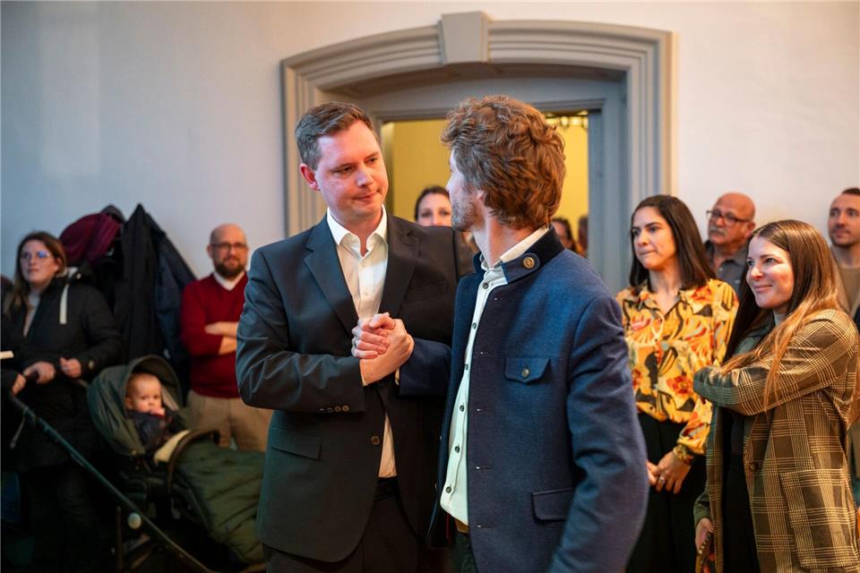 Jonas Glüsenkamp (l.) und Sebastian Niedermaier waren in der Stichwahl gegeneinander angetreten. Daniel Vogl/dpa