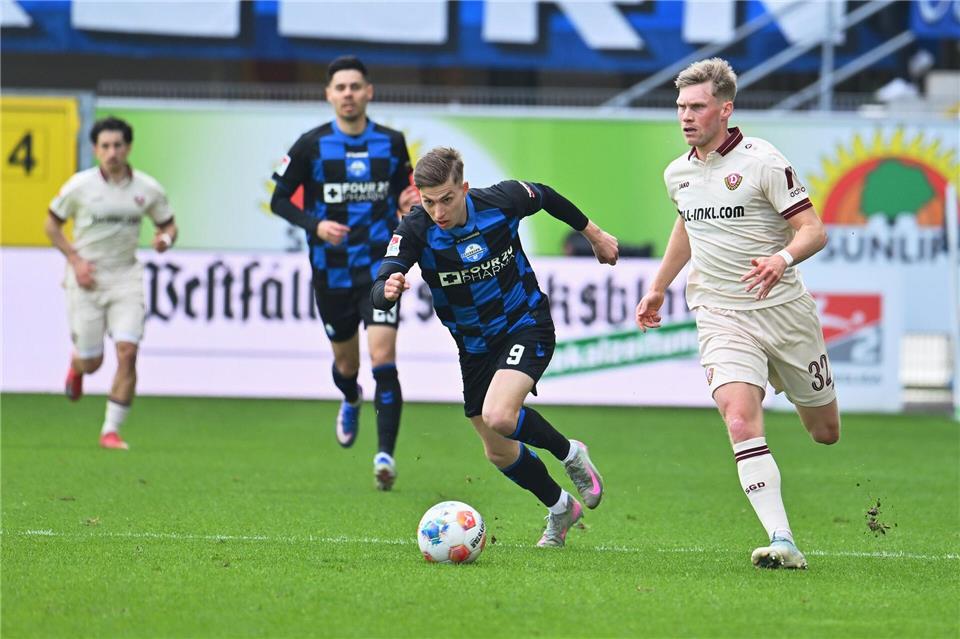 Jonas Sterner (r) von Dynamo Dresden markierte gegen Gratz einen sehenswerten Treffer. (Archivbild)Swen Pförtner/dpa