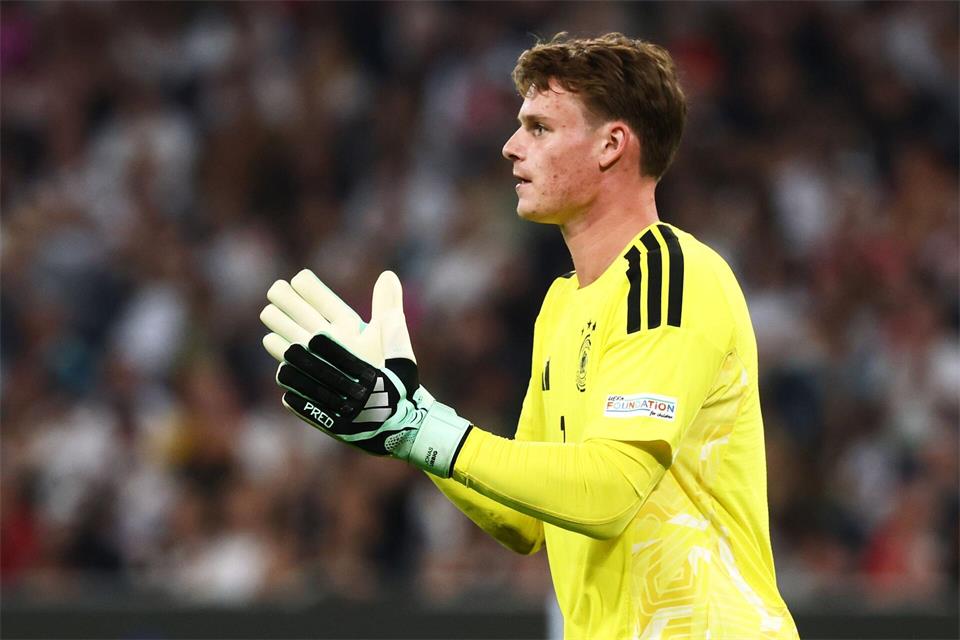 Jonas Urbig bekommt die nächste Chance im DFB-Trikot. Christian Charisius/dpa