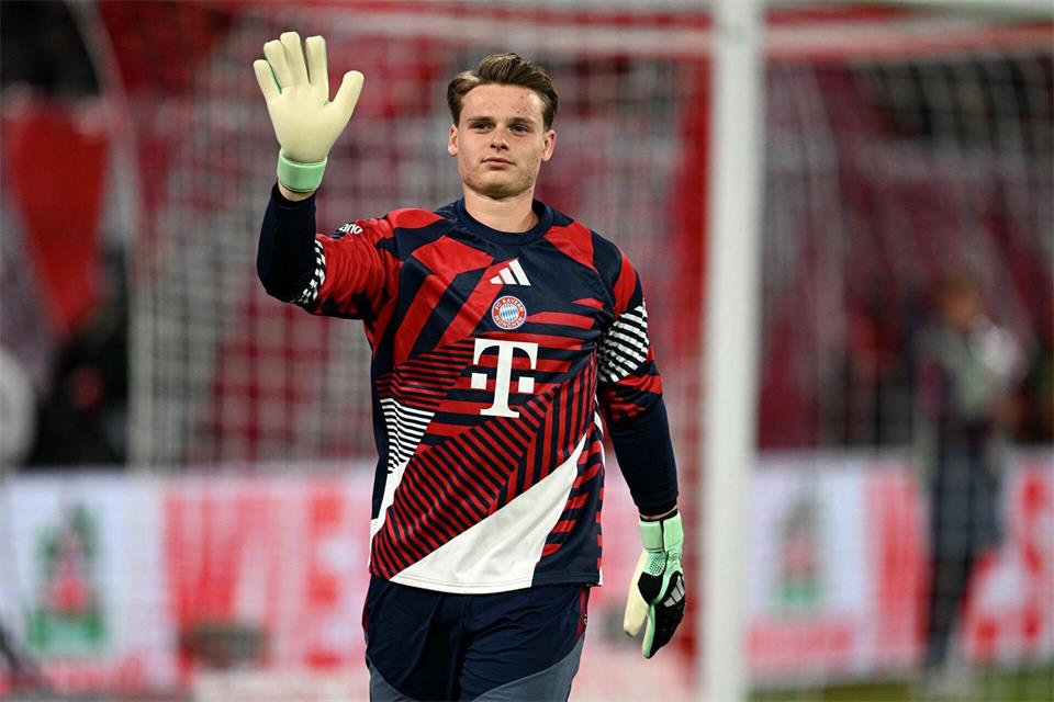 Jonas Urbig wird auch im Bundesliga-Clásico Manuel Neuer im Tor ersetzen.  Sven Hoppe/dpa
