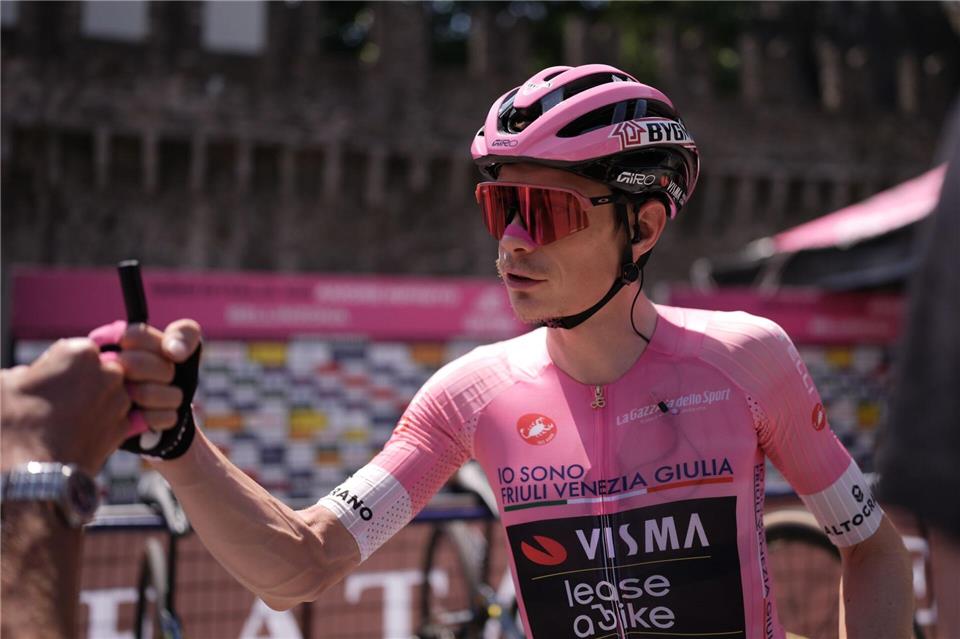 Jonas Vingegaard kommt dem Gesamtsieg beim Giro näher.Massimo Paolone/LaPresse/AP/dpa