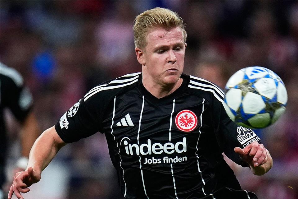Jonathan Burkardt muss weiter auf sein Comeback bei Eintracht Frankfurt warten. (Archivbild)Manu Fernandez/AP/dpa