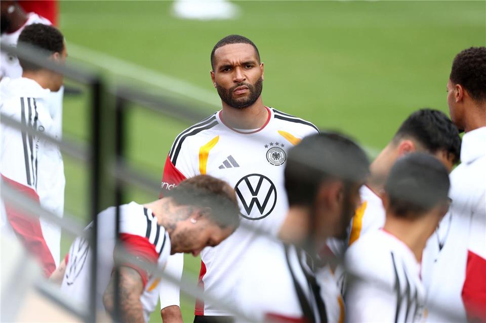 Jonathan Tah (M) beim Training vor seinem 50. Länderspiel.Jan Woitas/dpa