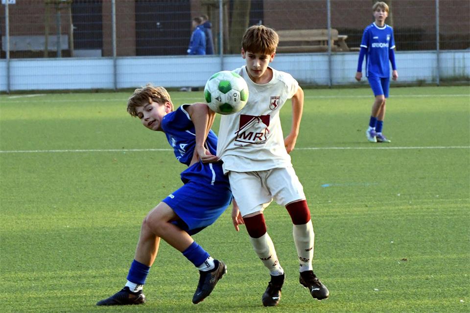 Joona Nagel (links) und Gemens U15 erwarten in der Bezirksliga deutlich anspruchsvollere Aufgaben als in der Vorsaison.