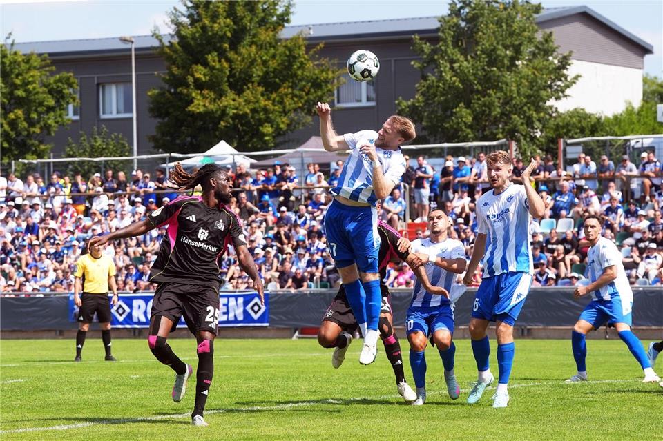 Jordan Torunarigha (li) und der HSV sehen ganz schlecht aus Thomas Frey/dpa