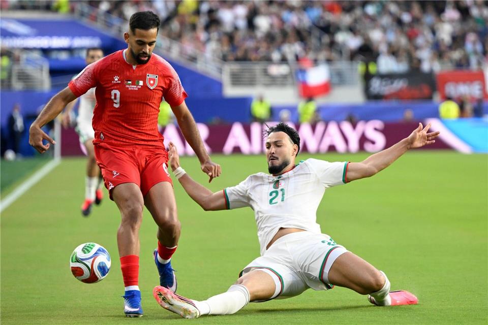 Jordanier und Algerier lieferten sich enge Zweikämpfe.Eakin Howard/AP/dpa