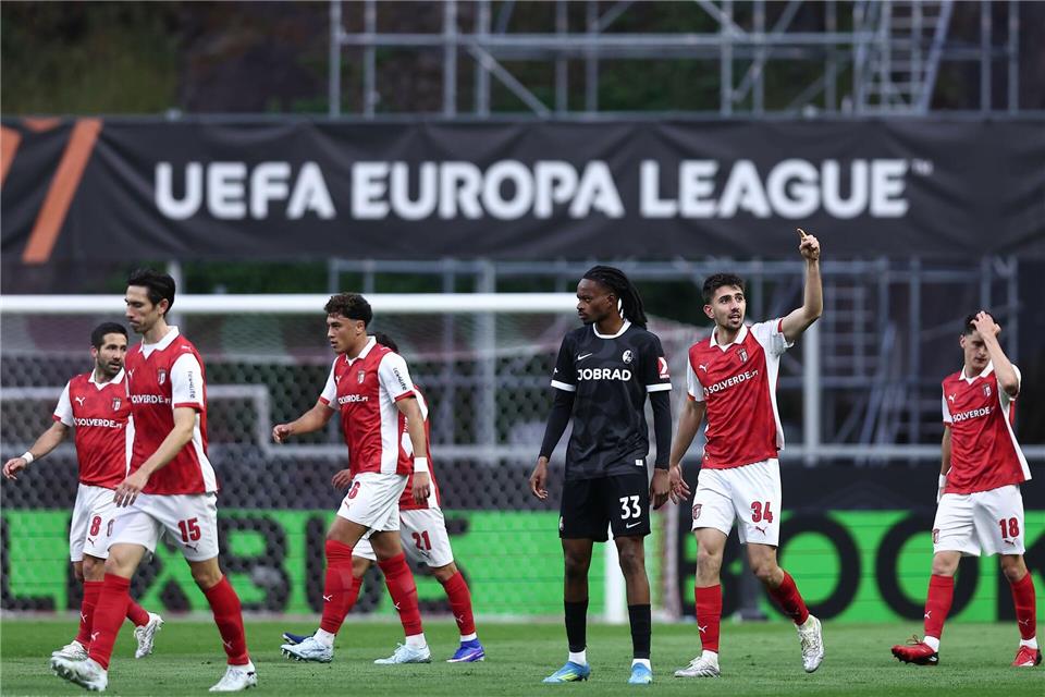 Jordy Makengo und der SC mussten in der Anfangsphase einen Gegentreffer hinnehmen.Miguel Angelo Pereira/AP/dpa