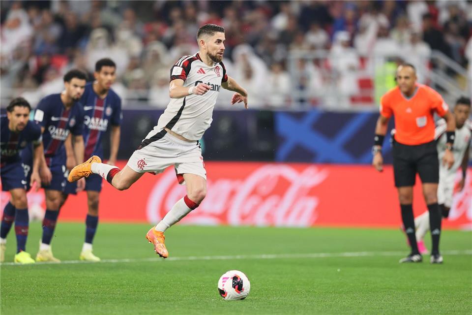 Jorginho kurz vor seinem Ausgleichstor zum 1:1.Hussein Sayed/AP/dpa