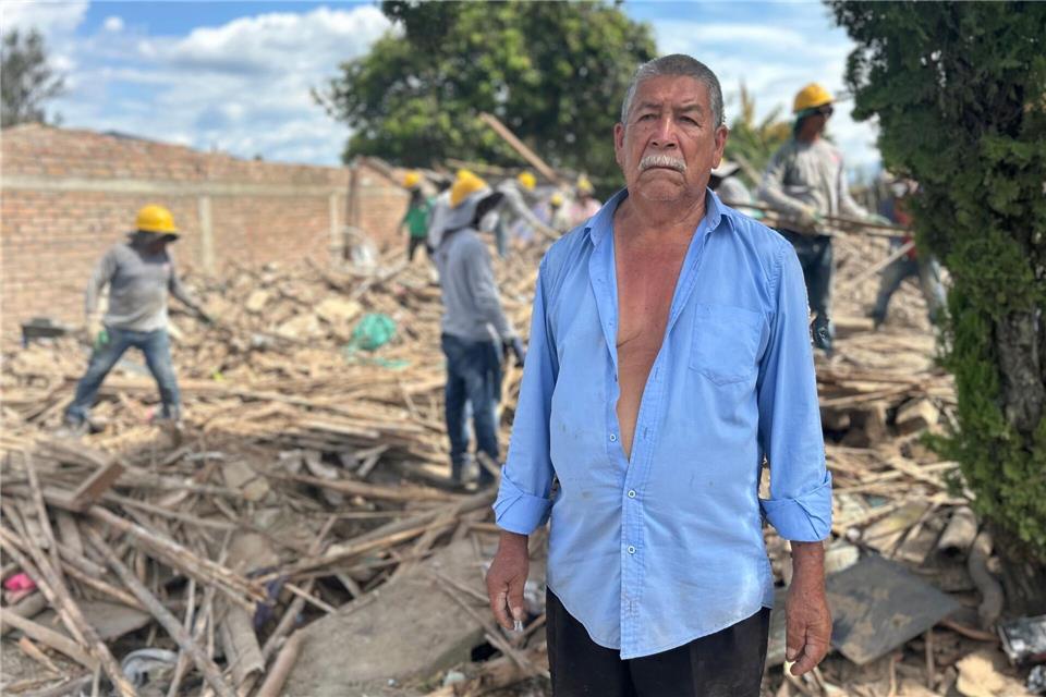 José Omar Duque hat sein Haus nach dem Erdbeben verloren.Philipp Znidar/dpa