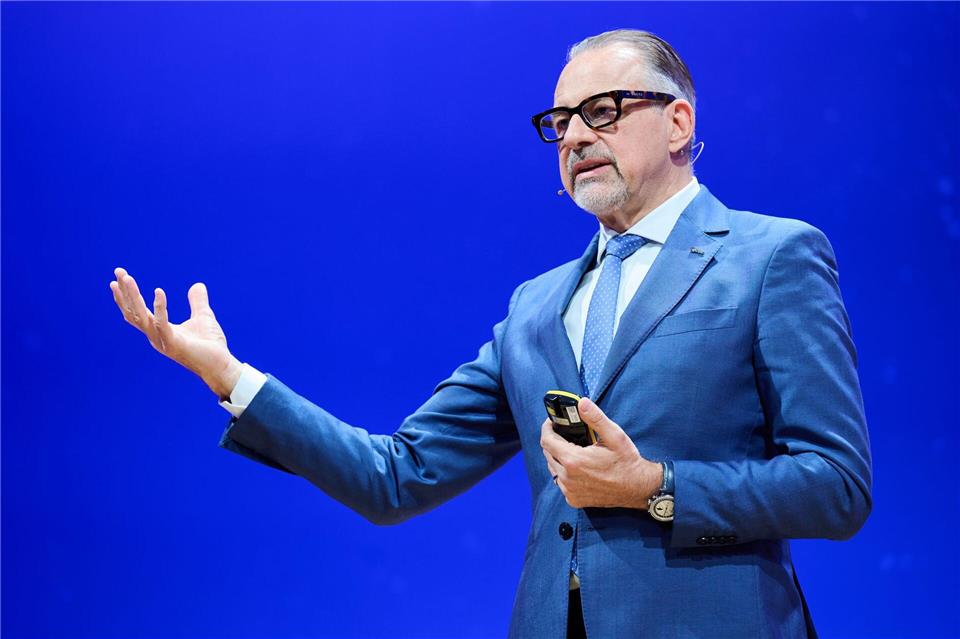 Josef Aschbacher möchte das Budget deutlich aufstocken. (Archivbild)Annette Riedl/dpa