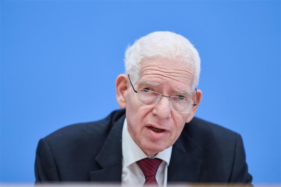 Josef Schuster, Präsident des Zentralrats der Juden in Deutschland, spricht in Berlin.Sebastian Christoph Gollnow/dpa
