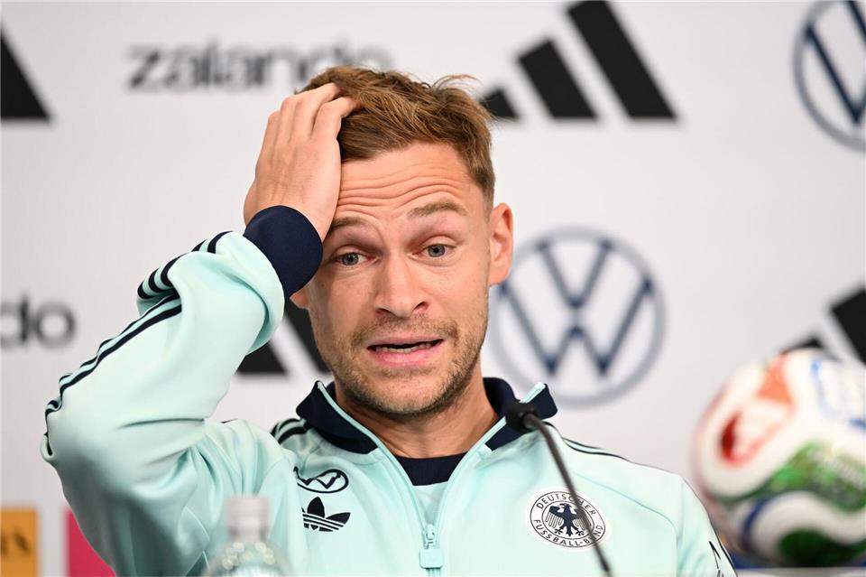 Joshua Kimmich erzählt im DFB-Camp vom Telefonat mit Bundeskanzler Merz. Federico Gambarini/dpa