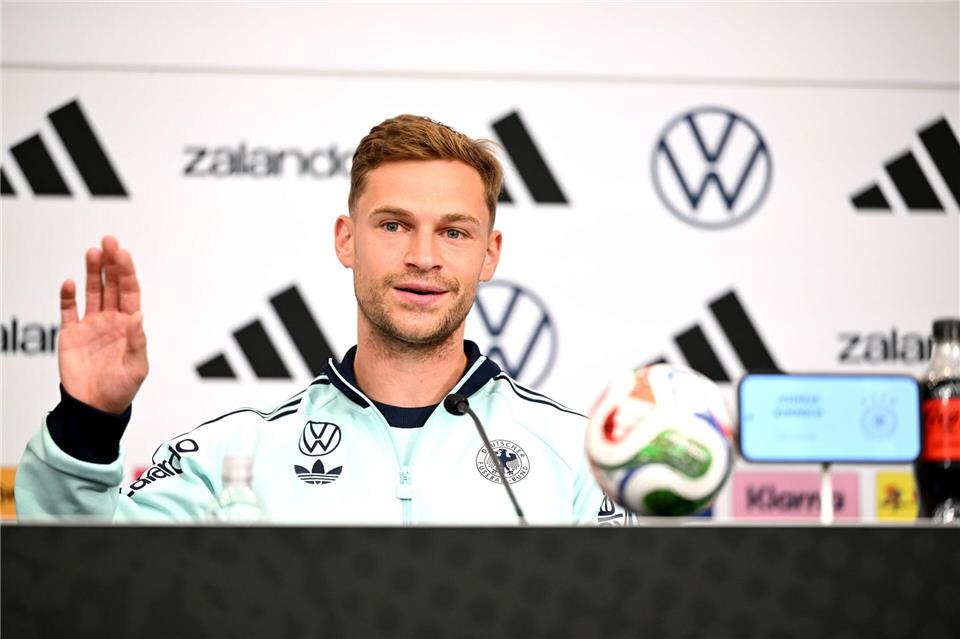 Joshua Kimmich kann die Kritik an Leroy Sané nicht verstehen. Federico Gambarini/dpa