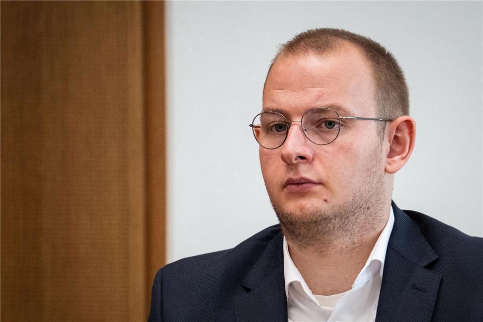 Joshua Schmitt bei seiner ersten Plenarsitzung. Es war der Tag der Regierungserklärung von Gordon Schnieder. Hannes Albert/dpa