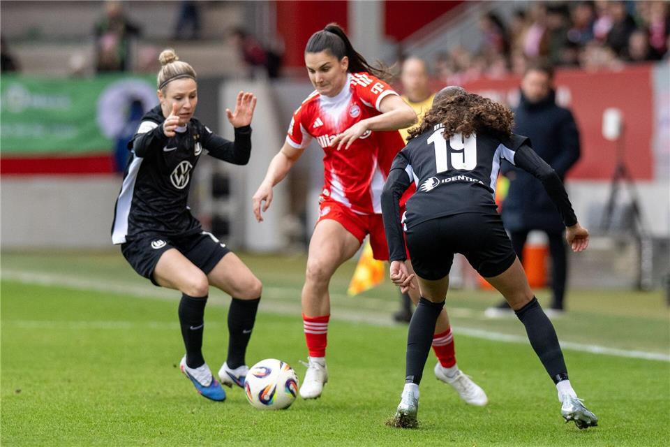 Jovana Damnjanovic (M) war maßgeblich für den Bayern-Sieg verantwortlich.Ulrich Gamel/dpa