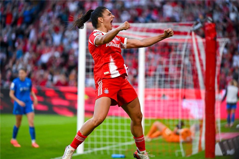 „Neuer Meilenstein“: FC Bayern siegt vor Rekordkulisse Jovana Damnjanovic hatte auch als Vorlagengeberin etwas zu bejubeln.Sven Hoppe/dpa