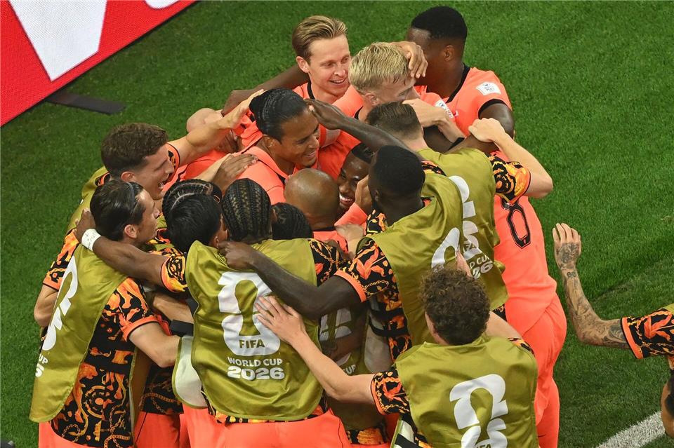 Jubel bei Oranje: Die Niederländer sind bei der WM auf Kurs. (Archivbild)Jessica Tobias/AP/dpa