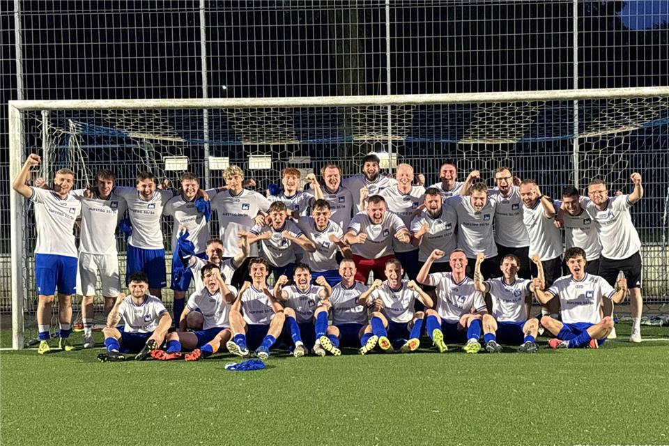 Jubel bei der Westfalia: Die zweite Mannschaft ist nach drei Jahren Abstinenz wieder zurück in der Kreisliga A. 