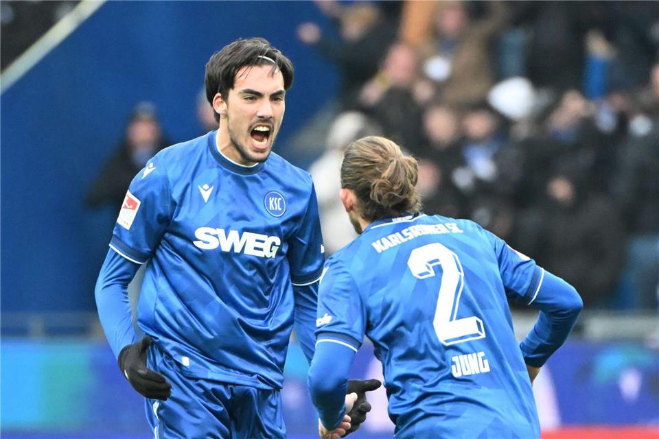 Jubel des Doppelpackers: Doch die zwei Tore von Roko Simic waren für den KSC zu wenig.Uli Deck/dpa