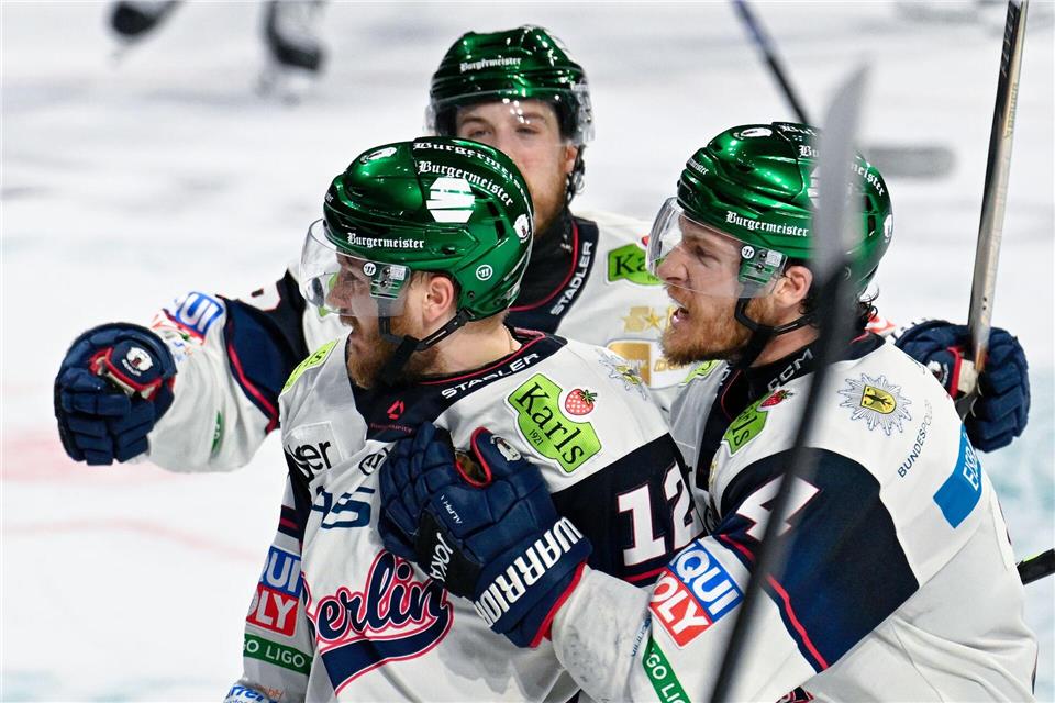 Jubeln auch im dritten Duell: Die Eisbären BerlinUwe Anspach/dpa