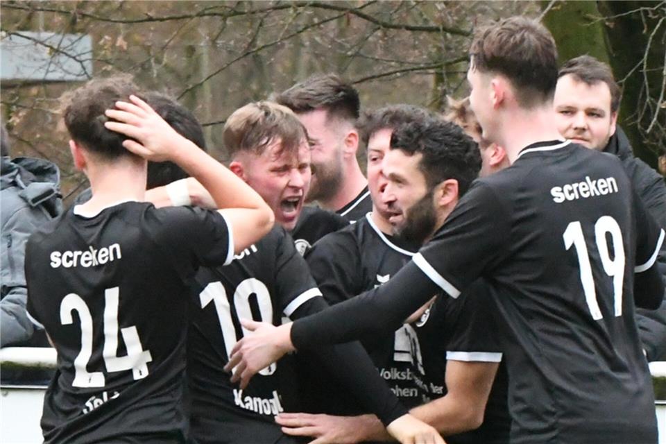 Jubeln wollen die Rekener Bezirksliga-Kicker auch nach dem Derby gegen den TSV Raesfeld.