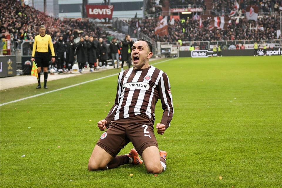 Jubelt künftig wieder in der Heimat: Manolis Saliakas wechselt zu Olympiakos Piräus. (Archivbild)Christian Charisius/dpa