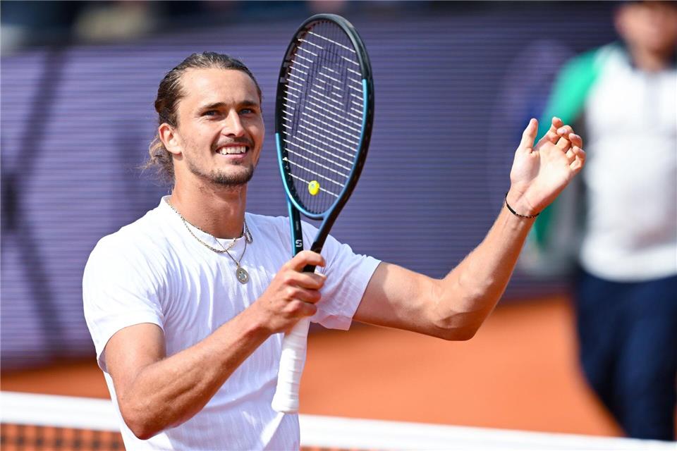 Jubelt über den Turniersieg in München und Platz zwei in der Weltrangliste: Alexander Zverev.Sven Hoppe/dpa