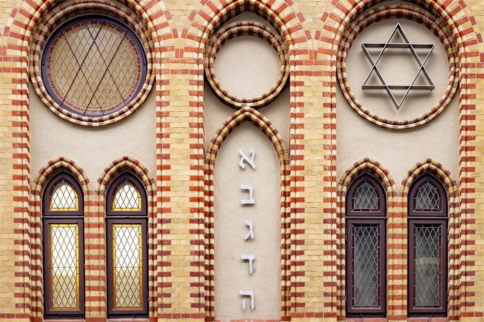 Jüdisches Leben  ist unter anderem an der Kieler Synagoge sichtbar. (Archivbild)Axel Heimken/dpa