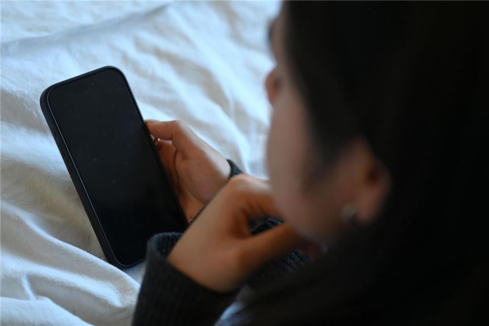Jüngere Nutzer schützen ihre Daten oft schon anders. (Symboldbild)Elisa Schu/dpa