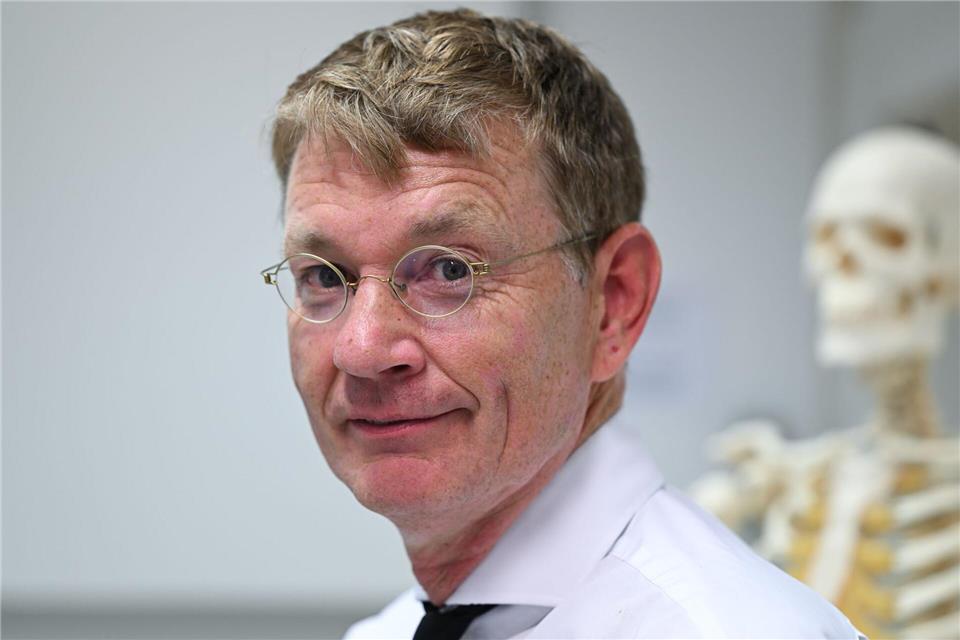 Jürgen Graf leitet die Frankfurter Universitätsklinik. (Archivbild) Arne Dedert/dpa