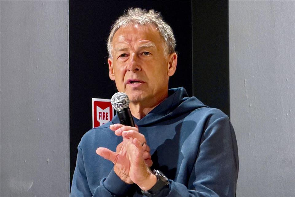 Jürgen Klinsmann traut der deutschen Mannschaft bei der WM Großes zu.Christoph Lother/dpa