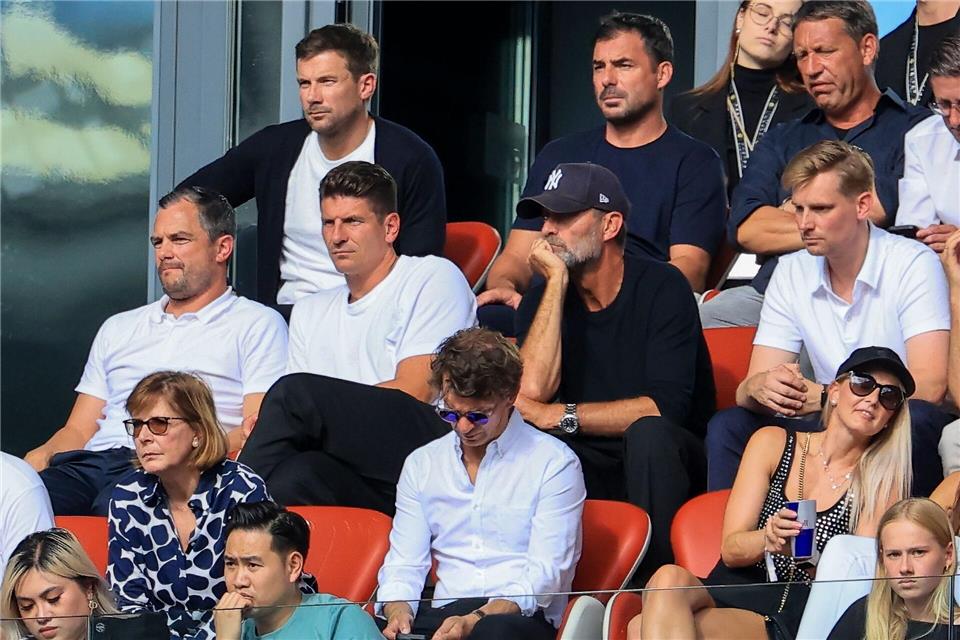 Jürgen Klopp (Mitte, mit schwarzem Cap), bei einem Spiel von RB Leipzig. (Archivbild)Jan Woitas/dpa