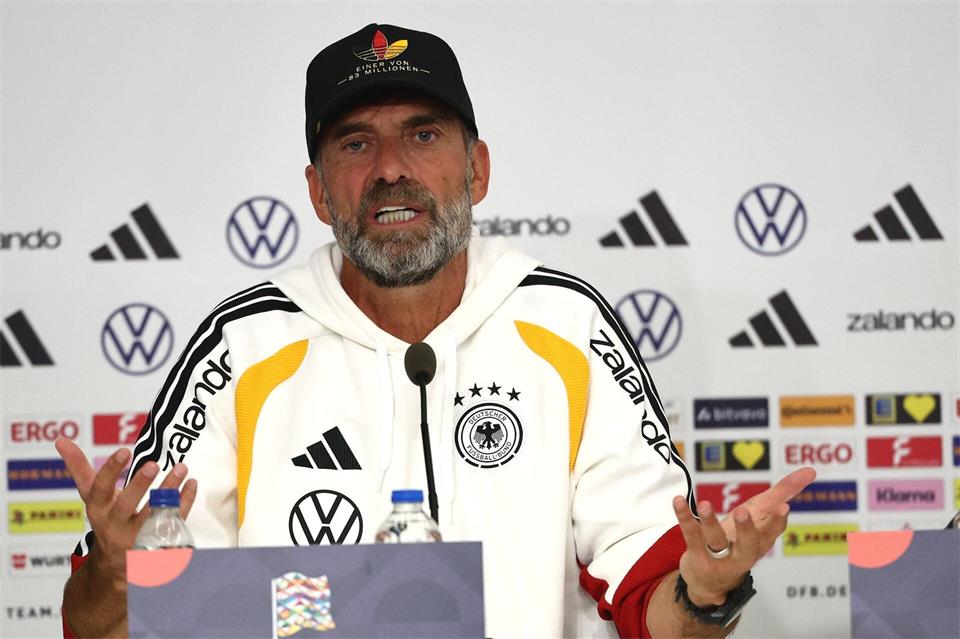 Jürgen Klopp möchte gegen Griechenland die Niederlage von Augsburg vergessen machen. Christian Charisius/dpa