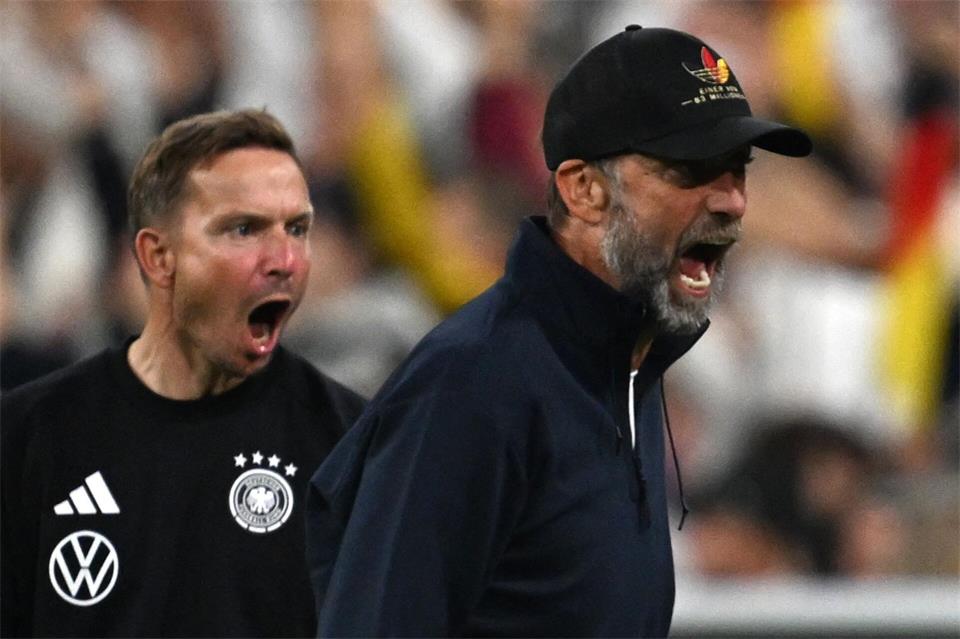 Jürgen Klopp trieb sein Team zu mehr Tempo.Sven Hoppe/dpa