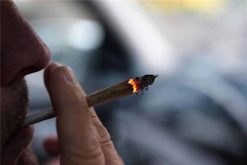 Jugendliche werden kaum noch für Cannabis-Konsum bestraft. (Foto Illustration)Marcus Brandt/dpa