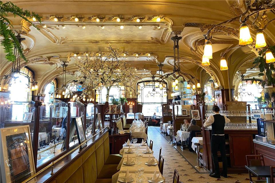 Nancy: Rundgang durch das Jugendstil-Zentrum Frankreichs Jugendstil-Ambiente heute wie damals: die „Brasserie Excelsior“ wurde 1911 eröffnet. Bernd F. Meier/dpa-tmn