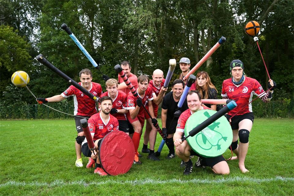 Jugger wirkt wie eine Mischung aus Fechten, Rugby und Ritterspiel.Heiko Rebsch/dpa