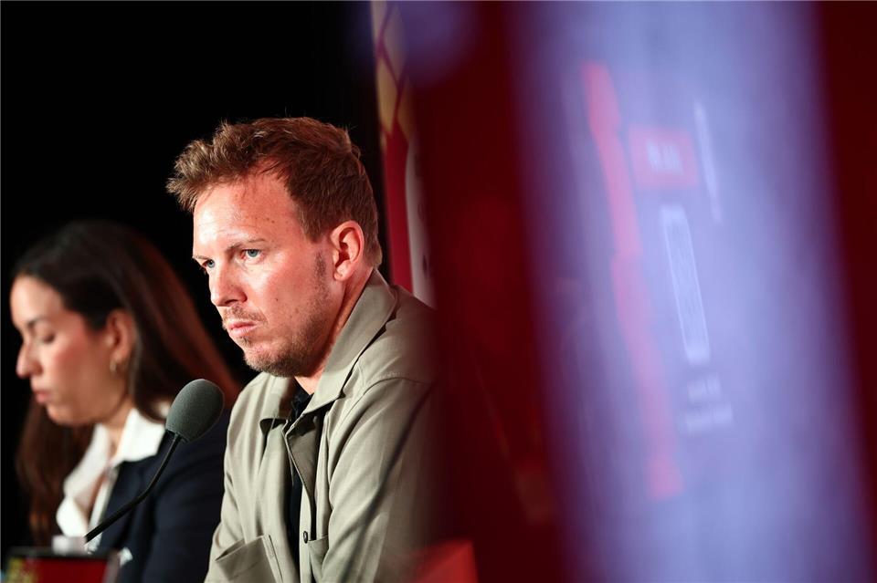 Julia Nagelsmann findet die öffentliche Bewertung von Leroy Sané nicht in Ordnung. Christian Charisius/dpa