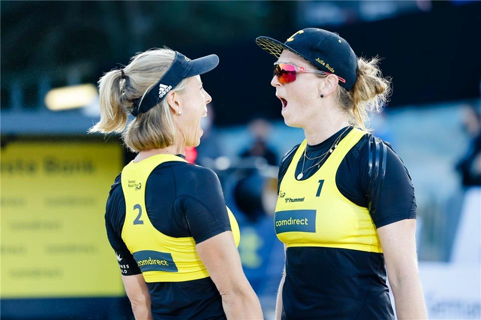 Guter Start für deutsche Frauen bei Beachvolleyball-WM Julia Sude (r) und Karla Borger sind mit einem 2:0-Sieg in die WM gestartet.