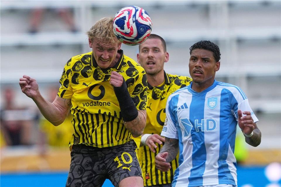 Julian Brandt spielte schon bei der Club-WM mit einer Manschette und musste nun operiert werden. Carolyn Kaster/AP/dpa