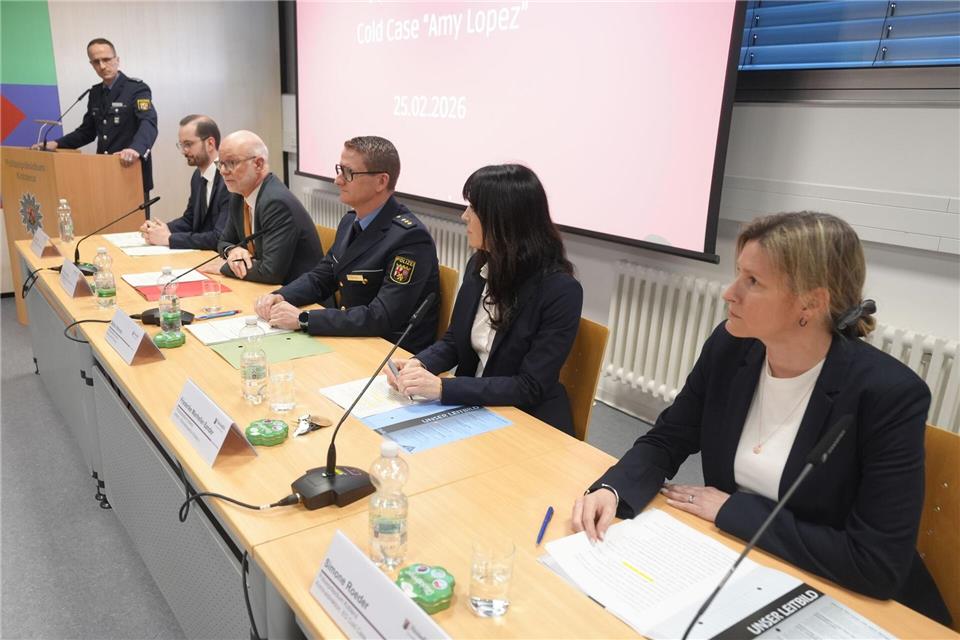 Julian Göbel (l-r), Mario Mannweiler, Stefan Heimes, Friederike Manuelle-Sander und Simone Roeder äußern sich bei der Pressekonferenz.Thomas Frey/dpa