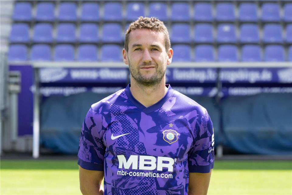 Julian Günther Schmidt erzielte den zwischenzeitlichen Ausgleich für Erzgebirge Aue. (Archivbild)Sebastian Kahnert/dpa