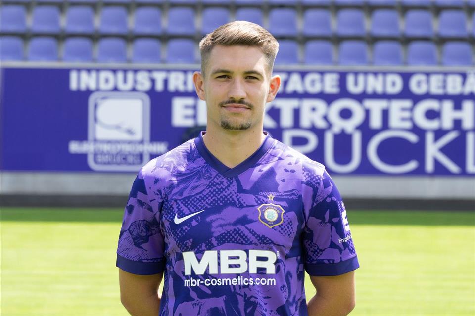 Julian Guttau vom FC Erzgebirge Aue markierte gegen den VfB Stuttgart II einen Treffer. (Archivbild)Sebastian Kahnert/dpa