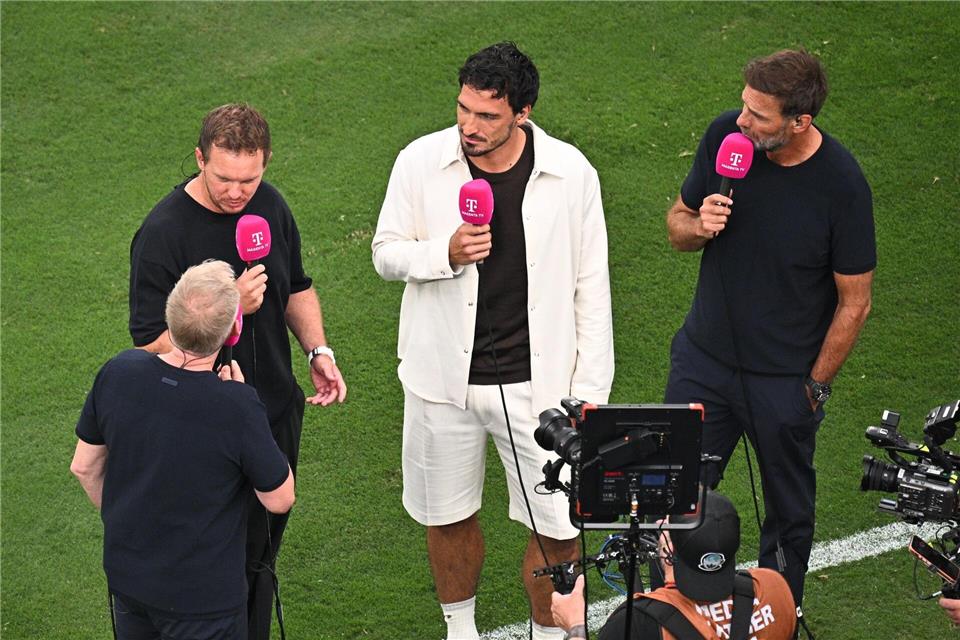 Julian Nagelsmann (2.v.l.) redet gegen Johannes B. Kerner (l.) an.Tom Weller/dpa
