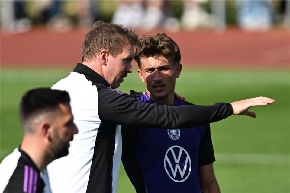Bayerns Shootingstar: So will ich Nagelsmann überzeugen Julian Nagelsmann (l) nominierte Tom Bischof ebenfalls schon. (Archivbild)Federico Gambarini/dpa