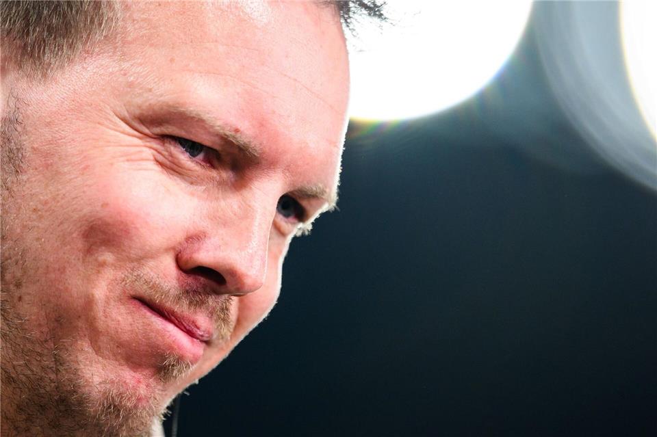 Julian Nagelsmann lächelt im Spiel gegen die Schweiz. (Archivbild)Tom Weller/dpa