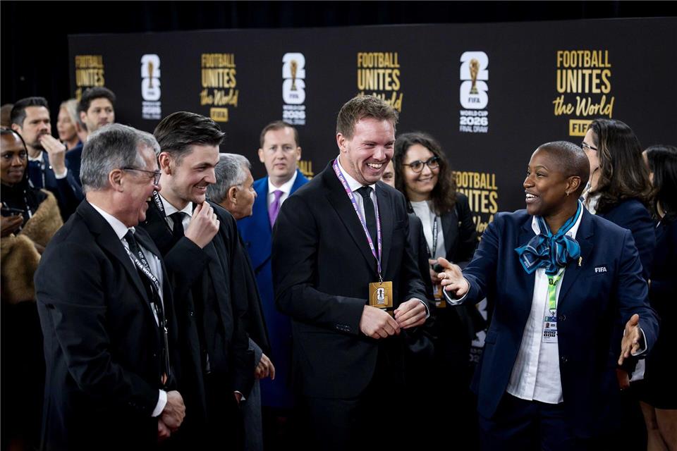 Julian Nagelsmann läuft über den Roten Teppich bei der WM-Auslosung. Koen Van Weel/ANP/dpa