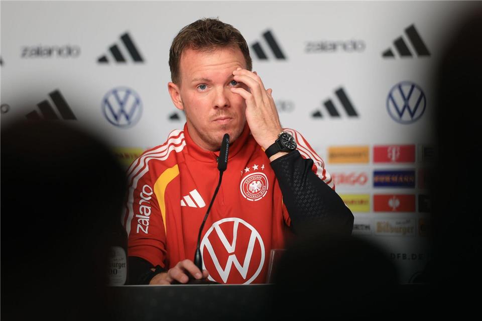 Julian Nagelsmann spricht bei der Pressekonferenz vor dem Slowakei-Spiel. Jan Woitas/dpa