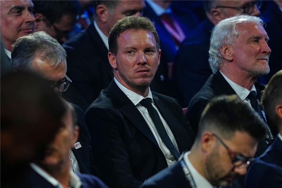Julian Nagelsmann verfolgt die WM-Auslosung. Jia Haocheng/POOL Xinhua/AP/dpa