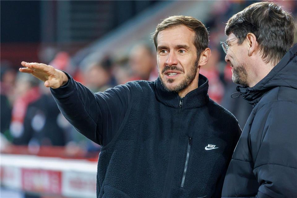 Julian Schuster (l.) und der SC Freiburg trainieren die kommenden Tage in Spanien.Andreas Gora/dpa
